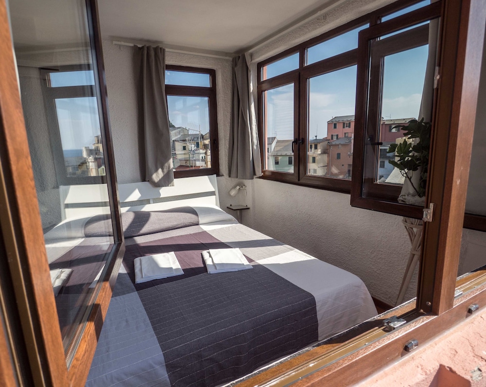 La Torretta dei Merli Studio with Unique Views — 4-Star Luxury Hotel in Vernazza, Italy