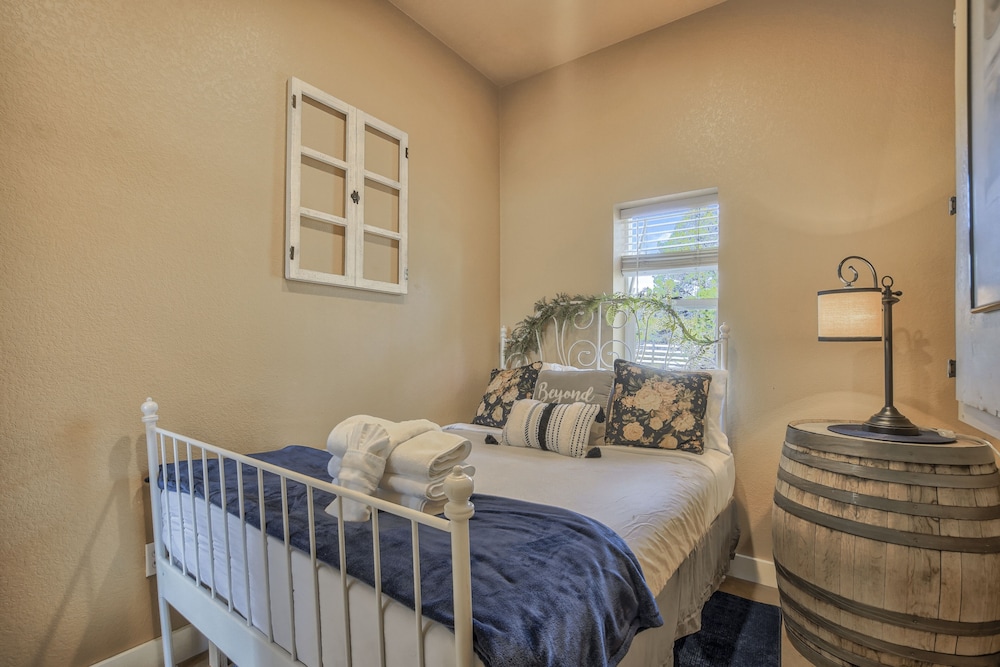 Cowboy Quarters — Larkspur — photo 3