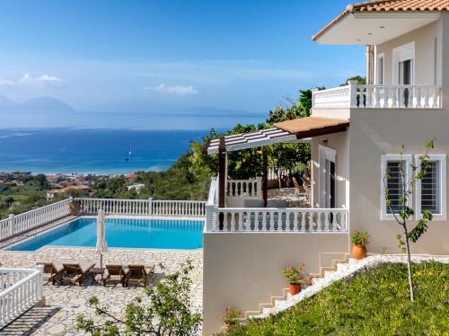 Dream Villa with Seaviews — 4-Star Luxury Hotel in Vasiliki, Greece