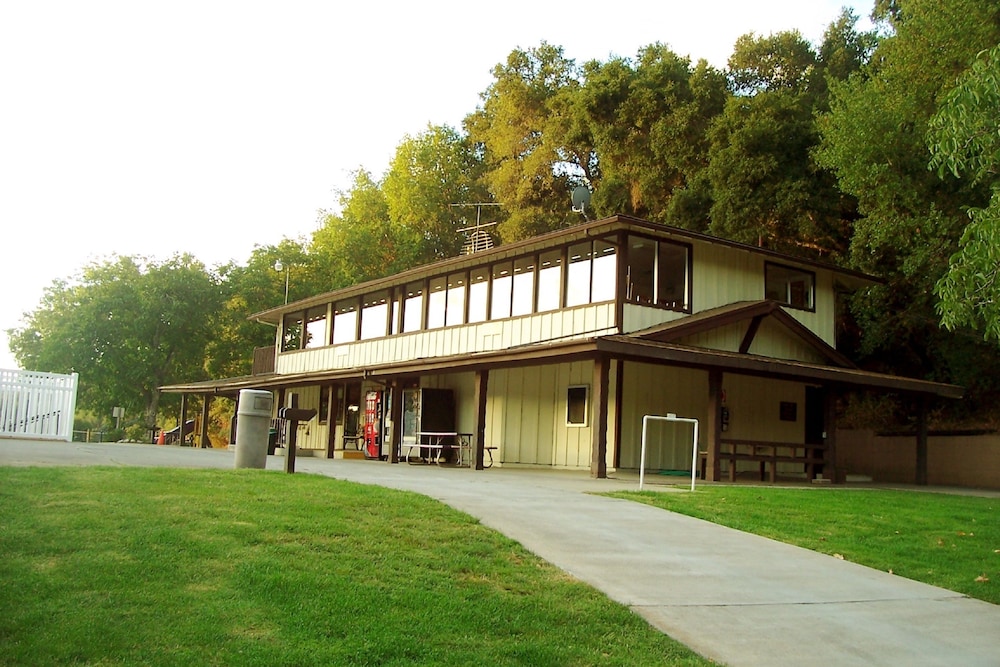 Morgan Hill RV Resort Campsite - photo 14