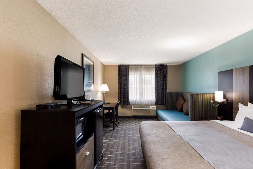 Quality Inn Galesburg near US Highway 34 and I 74 - photo 19