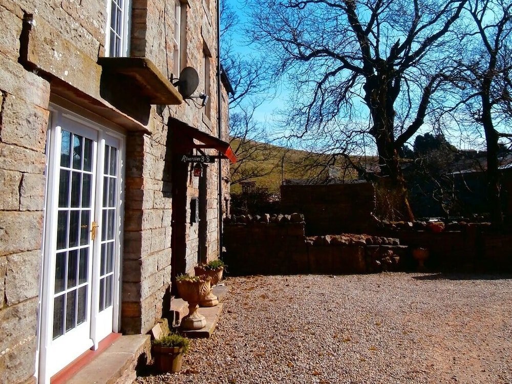 Riverside B & B