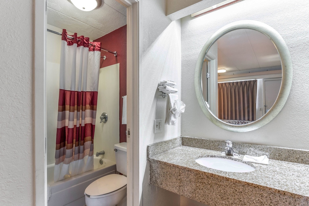 Red Roof Inn Columbia MO - photo 18