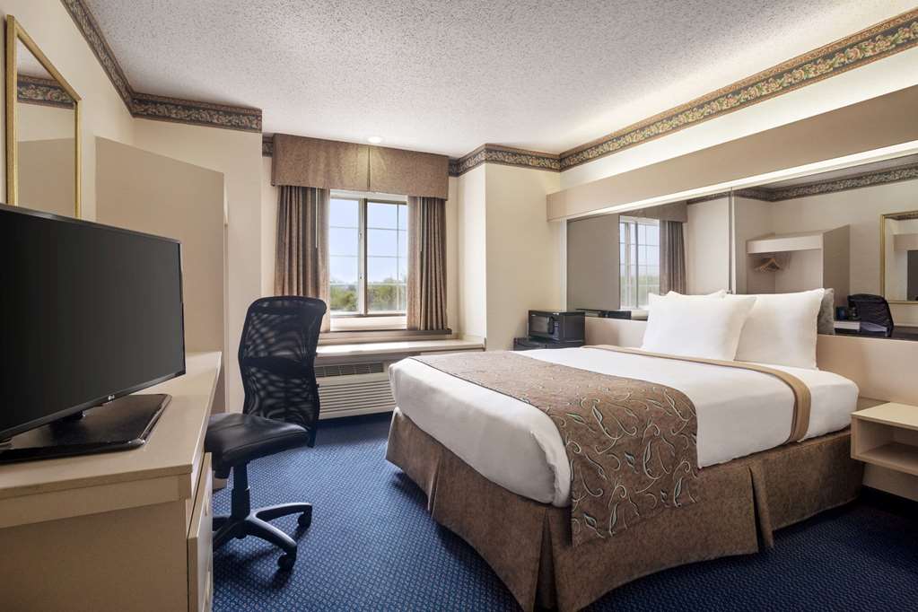 Travelodge by Wyndham Fort Scott - photo 8