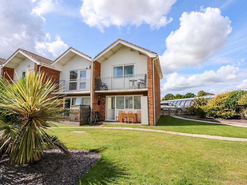 63 The Waterside Holiday Park — 4-Star Luxury Hotel in Lowestoft, United Kingdom