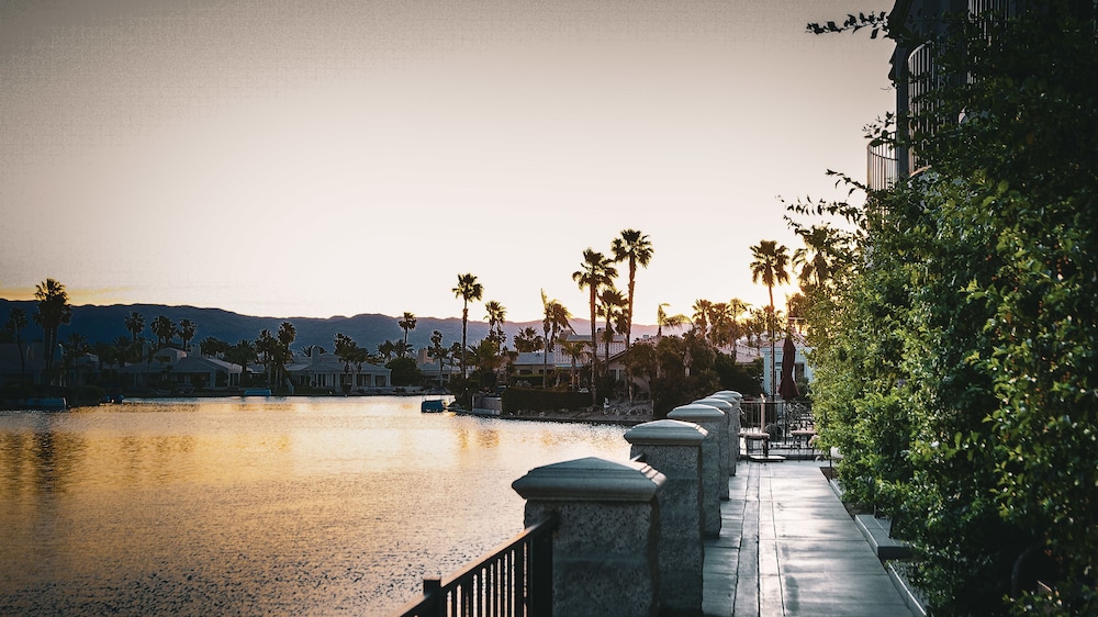 The Chateau at Lake La Quinta - photo 17