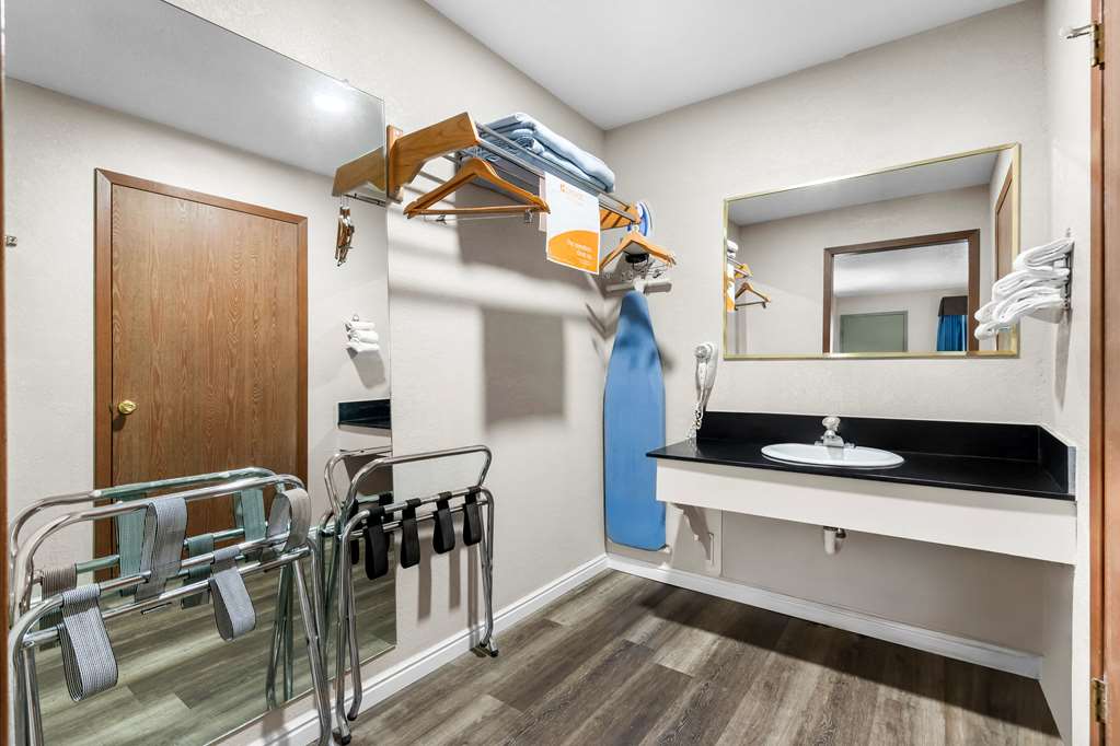 Econo Lodge Panguitch near Bryce Canyon - photo 26
