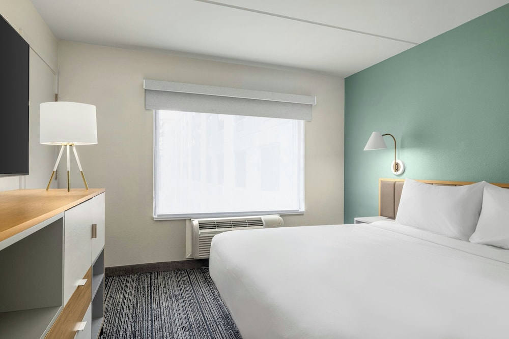 TownePlace Suites by Marriott Charlotte LoSo Airport - photo 3