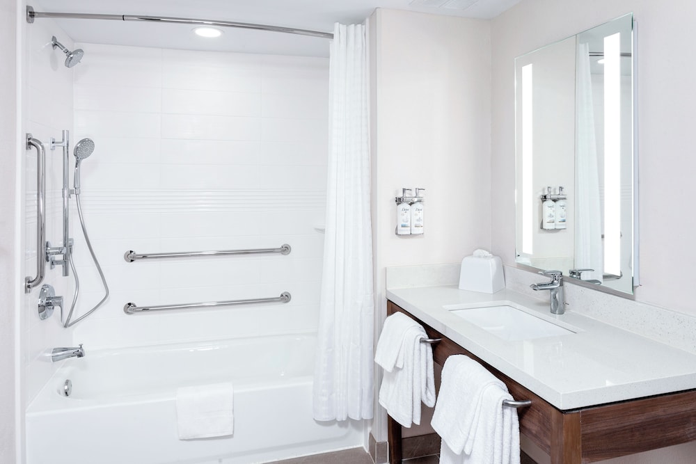 Candlewood Suites Columbus North - photo 32