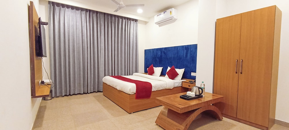 Hotel Lake View Near Sukhna Lake - carbon neutral hotel in Chandigarh