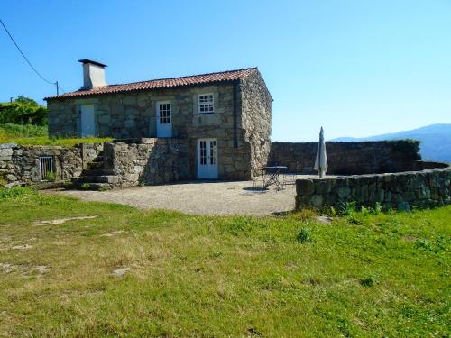 Charming House in Andeviso with Mountain View — 4-Star Luxury Hotel in Arcos De Valdevez, Portugal