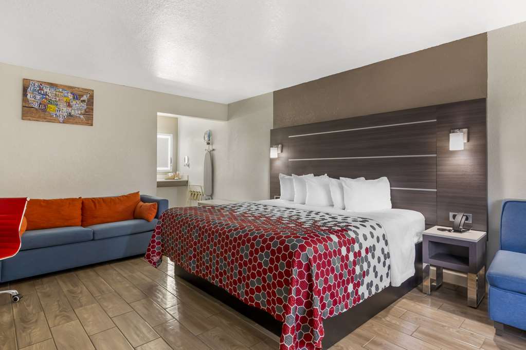 Econo Lodge Inn & Suites Near Lackland AFB - photo 24