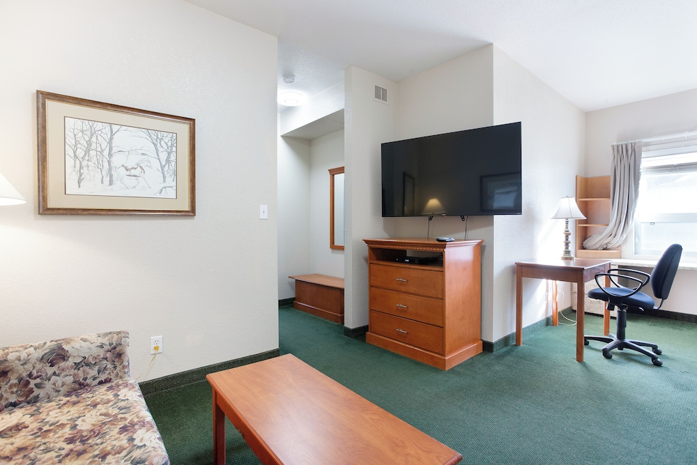 Lakeview Inns & Suites Okotoks — Okotoks — photo 5
