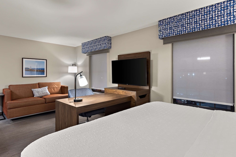 Hampton Inn & Suites by Hilton Petoskey - photo 6