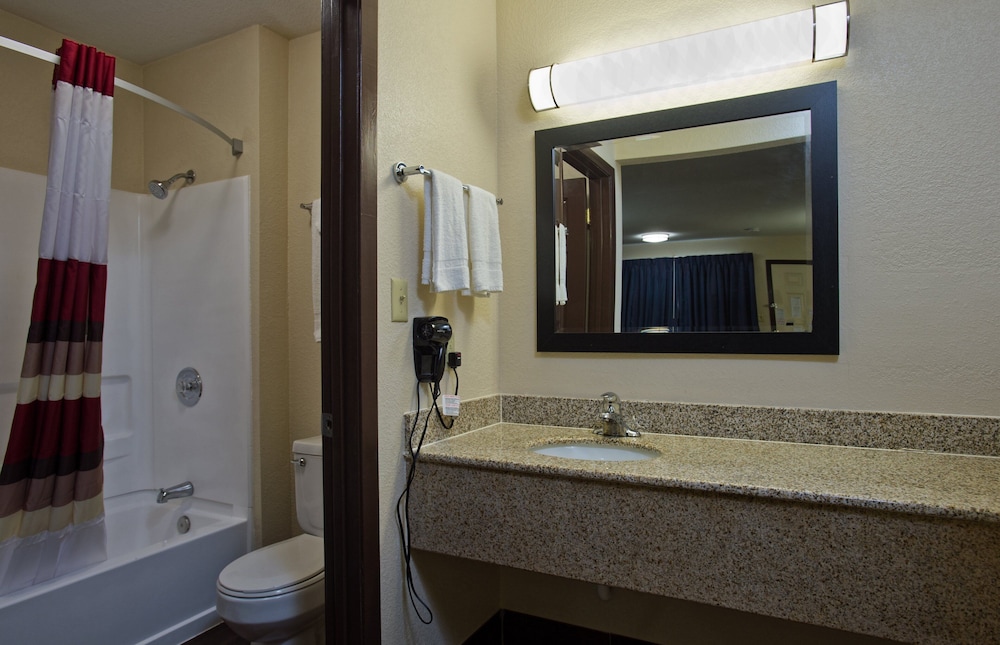 Red Roof Inn Corpus Christi South - photo 13