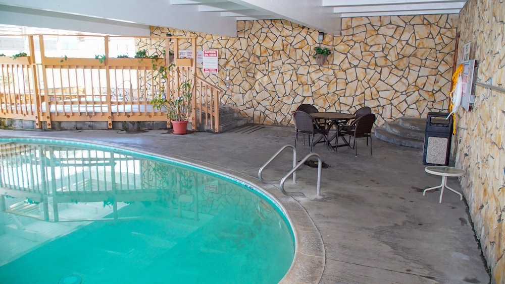 Silver Surf Motel - photo 79