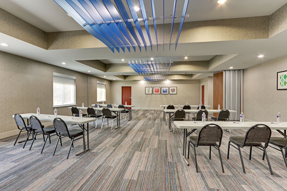 Holiday Inn Express Hotel & Suites Weatherford by IHG - photo 75