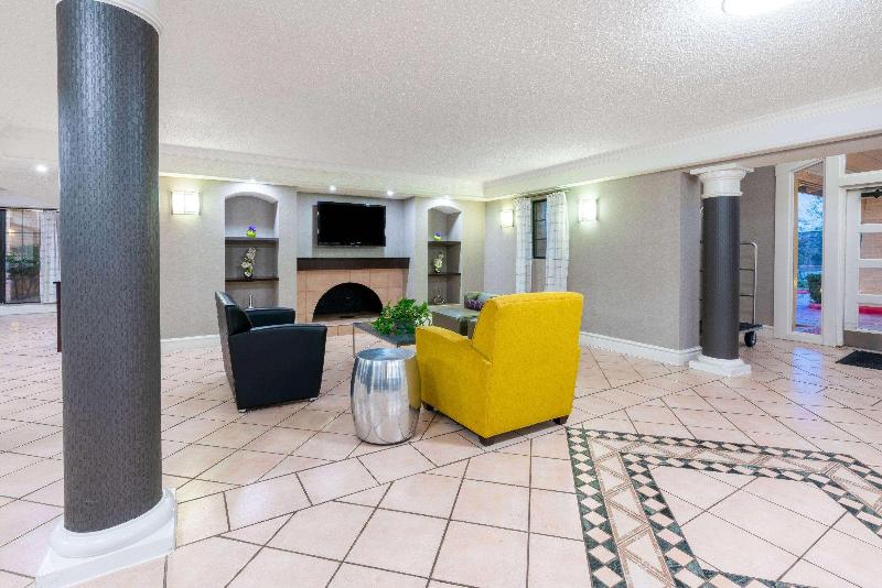 Super 8 by Wyndham The Woodlands North - photo 5