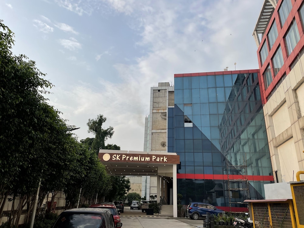 Xenious World Square Hotel