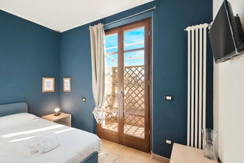 Accogliente camera singola con balcone a 500 mt dal mare — hotel in Marina Di Carrara