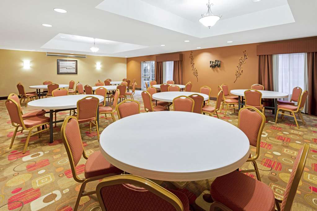 La Quinta Inn & Suites by Wyndham Stillwater University Area - photo 24