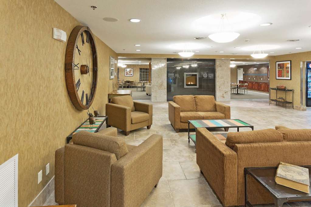 La Quinta Inn & Suites by Wyndham Minot - photo 5