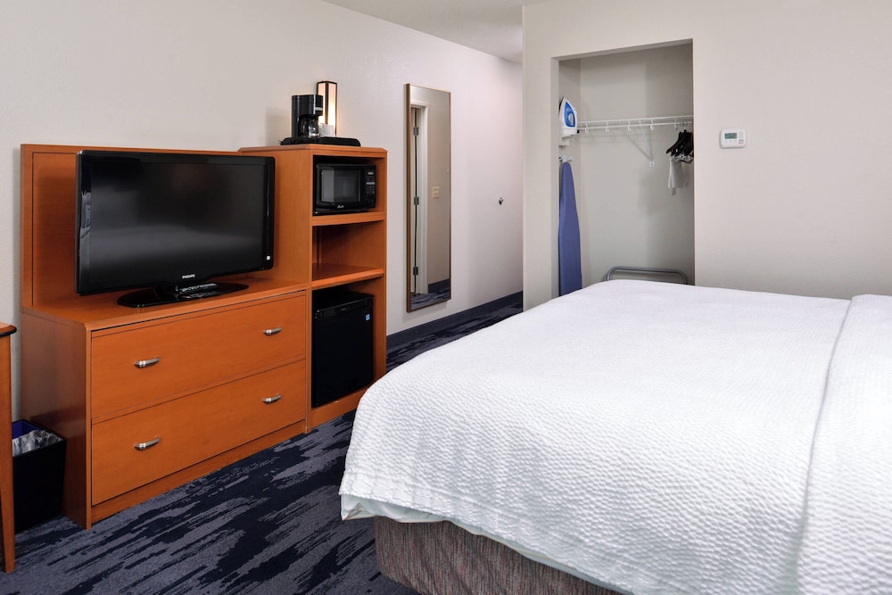 Fairfield Inn & Suites by Marriott Beloit - photo 13