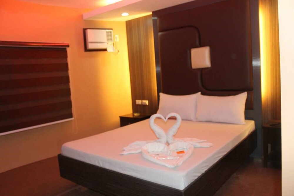 El Vistra Travellers Inn & Coffee Shop — hotel in Calumpit