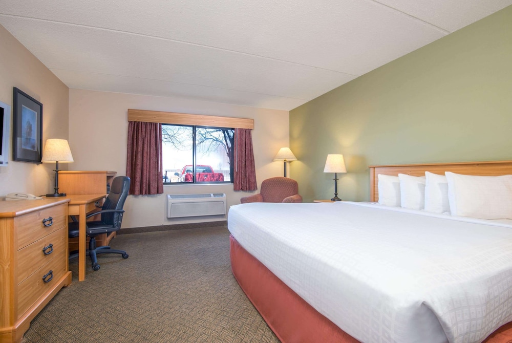 AmericInn by Wyndham Pampa Event Center - photo 11