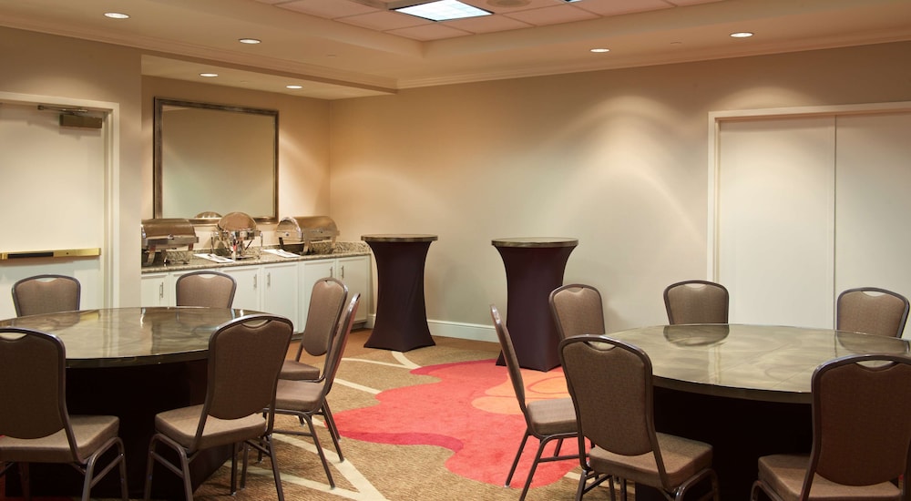 Hampton Inn & Suites Pittsburgh Meadow Lands - photo 26
