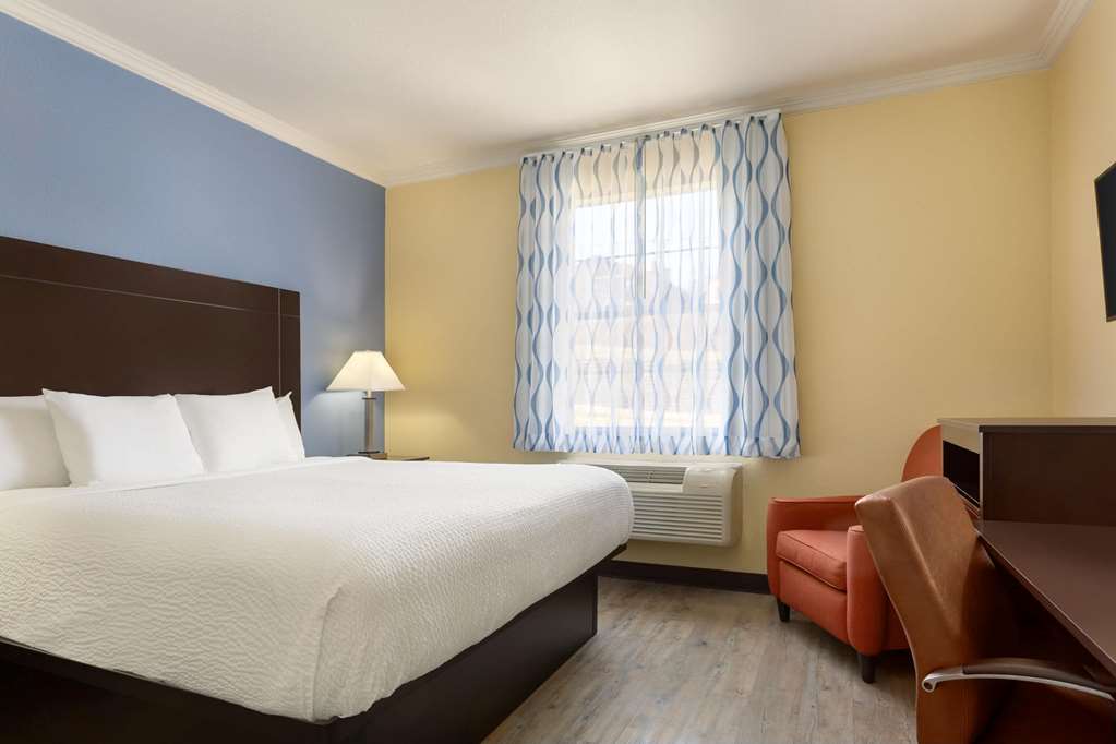Days Inn & Suites by Wyndham Euless DFW Airport South - photo 21