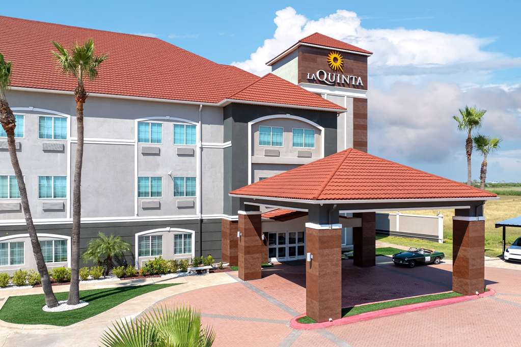 La Quinta Inn & Suites by Wyndham Raymondville - photo 9