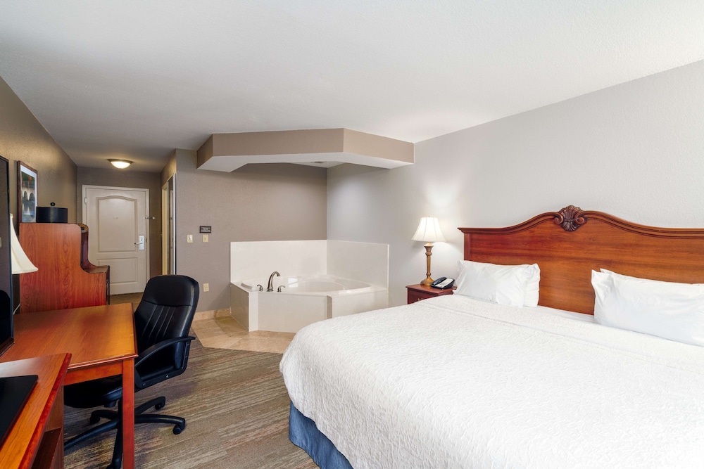 Hampton Inn London North - photo 13