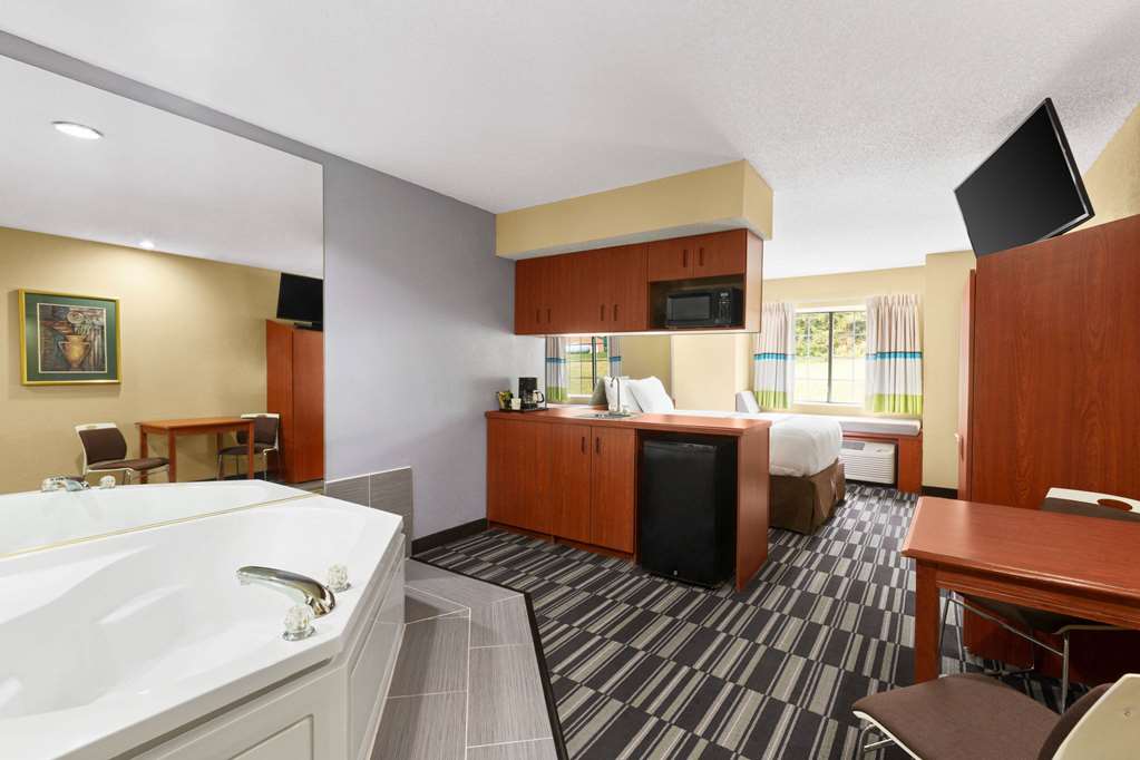 Microtel Inn & Suites by Wyndham Thomasville High Point Lexi - photo 27