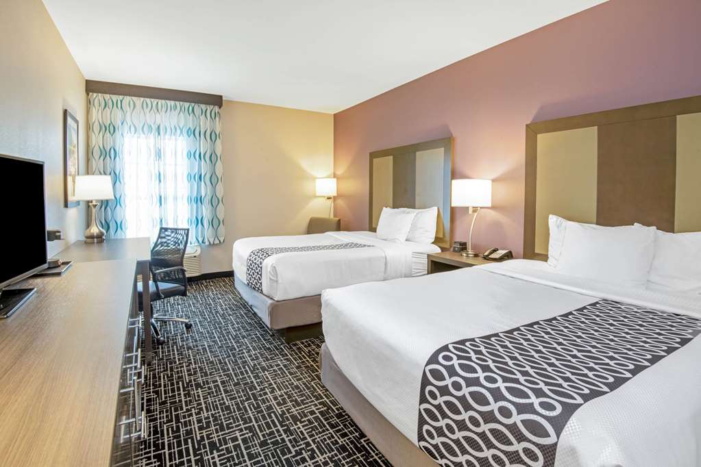 La Quinta Inn & Suites by Wyndham Weatherford OK - photo 17