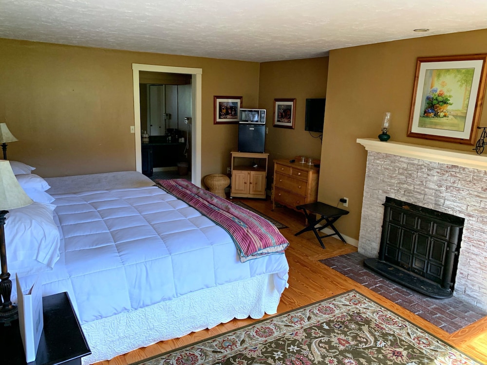Lovett s Inn and Restaurant - photo 5