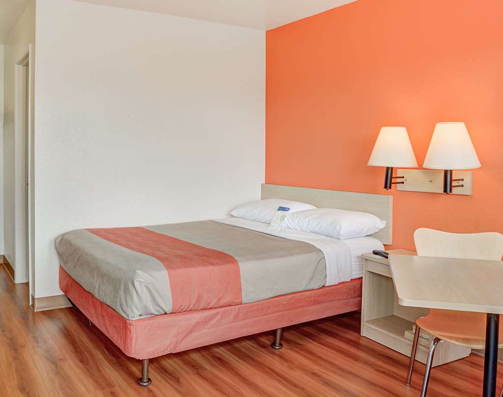 Motel 6 Portland OR Central - photo 19