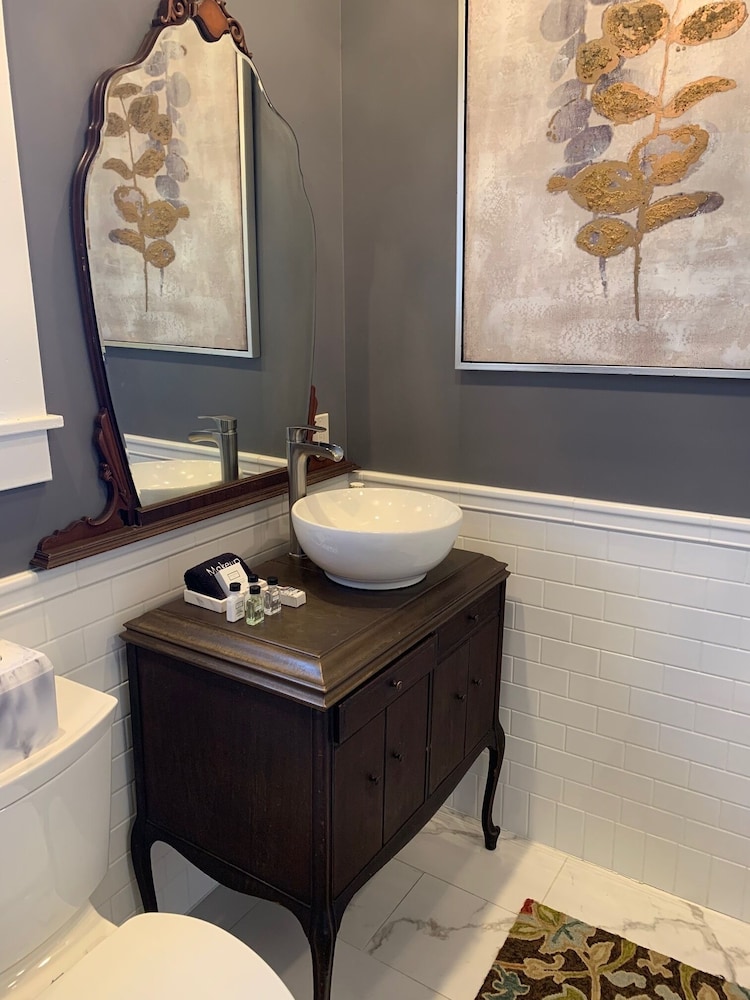 The Hygrade Inn - photo 23