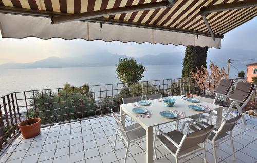 Apartment Frader Otto With Lake View — 4-Star Luxury Hotel in Torri Del Benaco, Italy