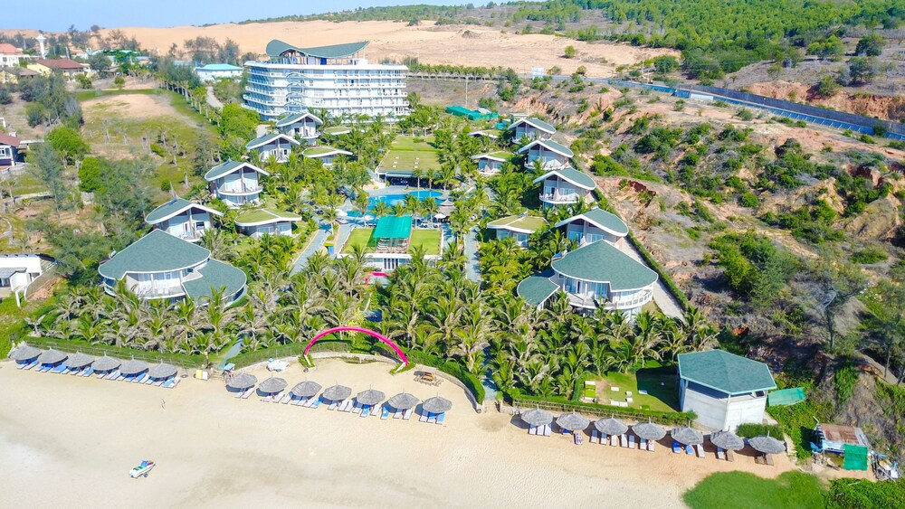 Sandunes Beach Resort & Spa — 4-Star Luxury Hotel in Phan Thiet, Vietnam
