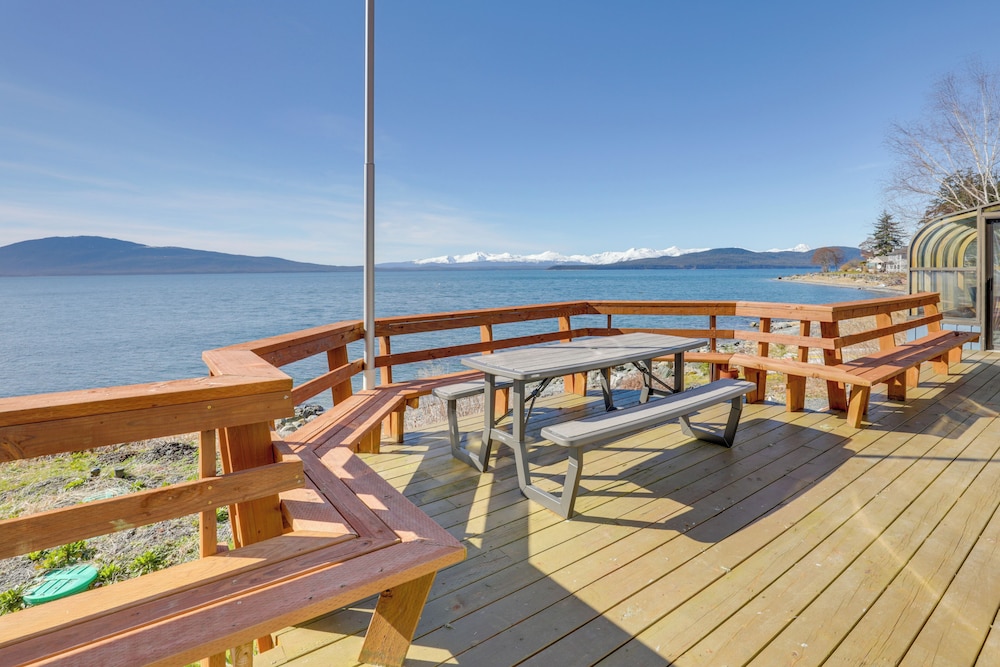 9 Mi To Mendenhall Glacier Waterfront Juneau Home 22261140 — Juneau
