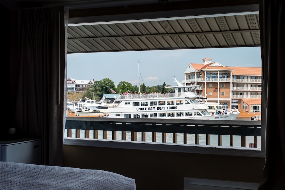 Capt. Thomson's Resort - photo 47