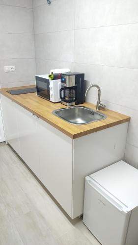 B1 Estudio Independiente Junto Aeropuerto — Manises