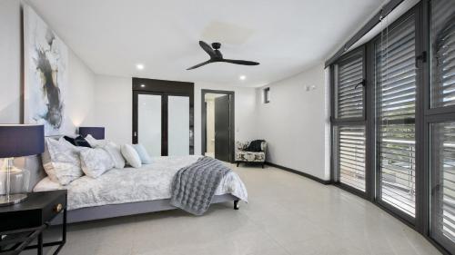 Riptides Booker Bay Waterfront apartment walk to shops & cafes — Booker Bay — photo 5