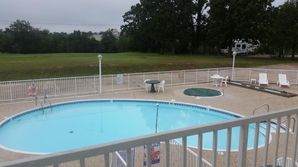Econo Lodge Branson Theater District - photo 33