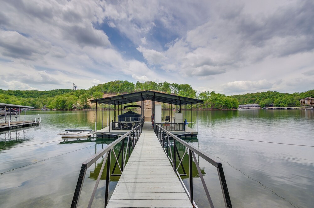 Private Dock Waterfront Gem on Lake of the Ozarks — 4-Star Luxury Hotel in Lake Ozark, United States