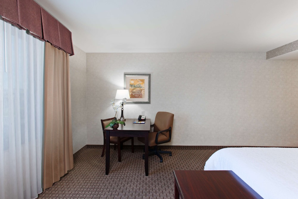 Hampton Inn & Suites Oakland Airport Alameda - photo 6