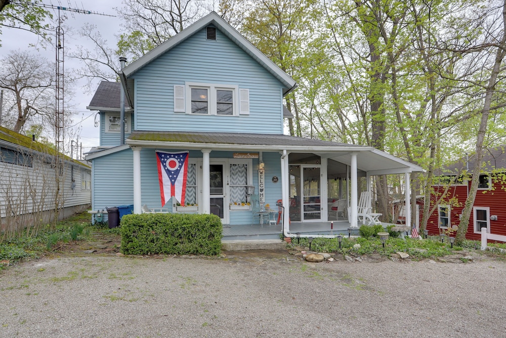 Spacious Lakeside Cottage 2 Miles to Marblehead — 4-Star Luxury Hotel in Lakeside, United States