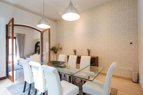 Rabadan Brand New Amazing House with Terrace Parking — 4-Star Luxury Hotel in Sevilla, Spain