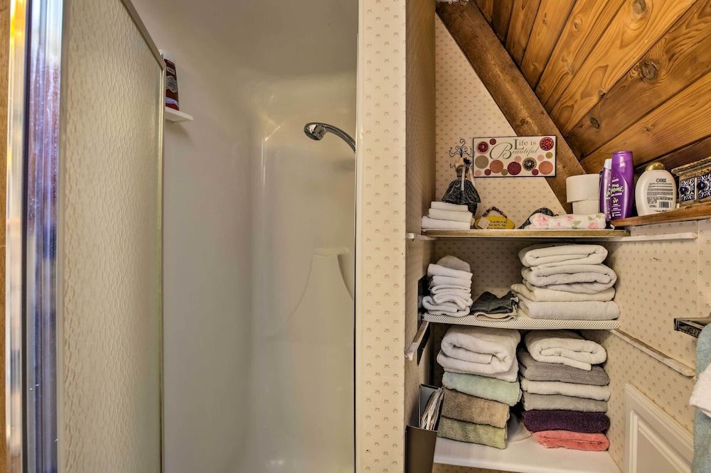 Serene Creekside Sheridan Getaway: Mountain Views - photo 20